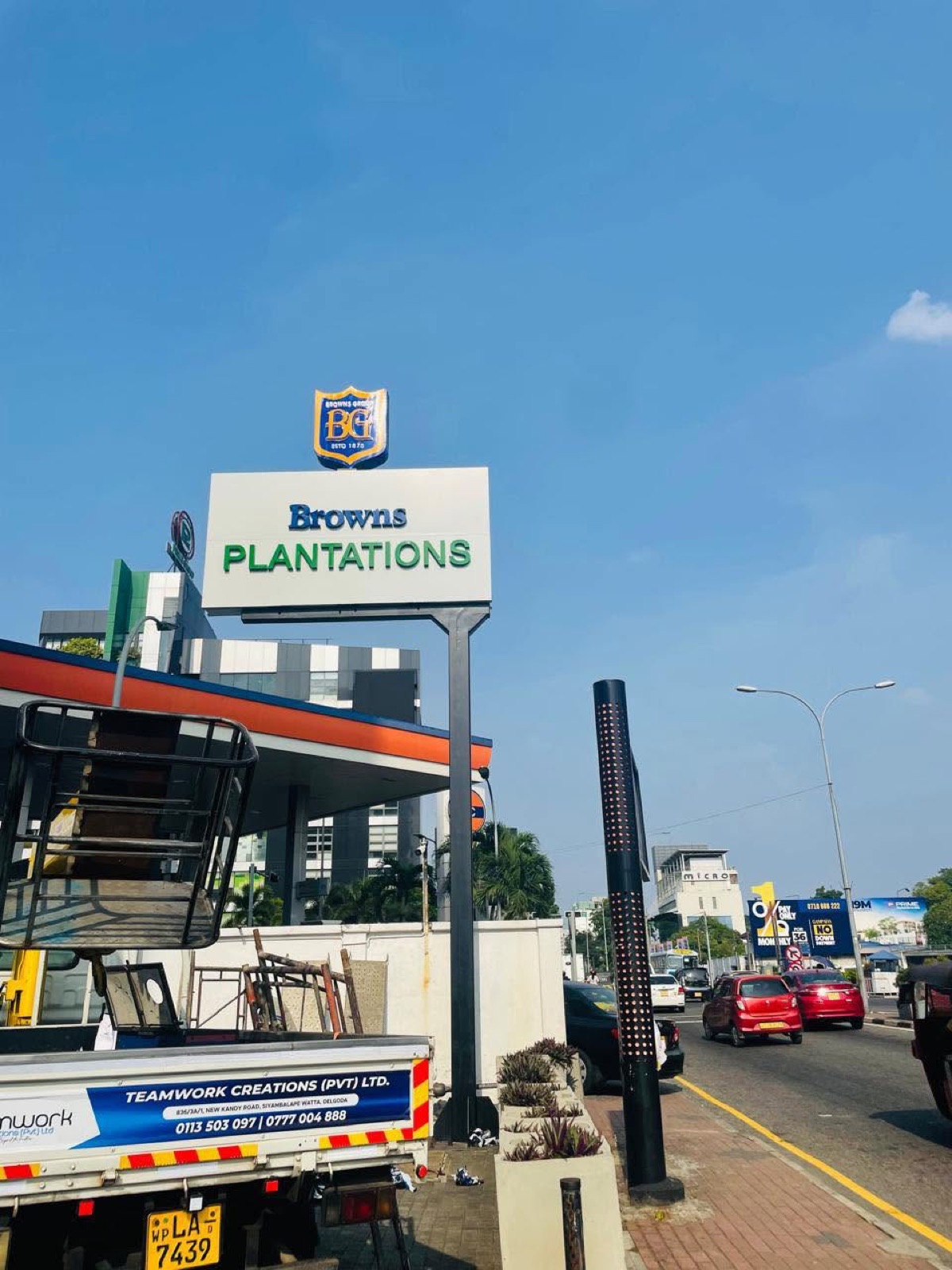 Roadside Pylon Sign Installation